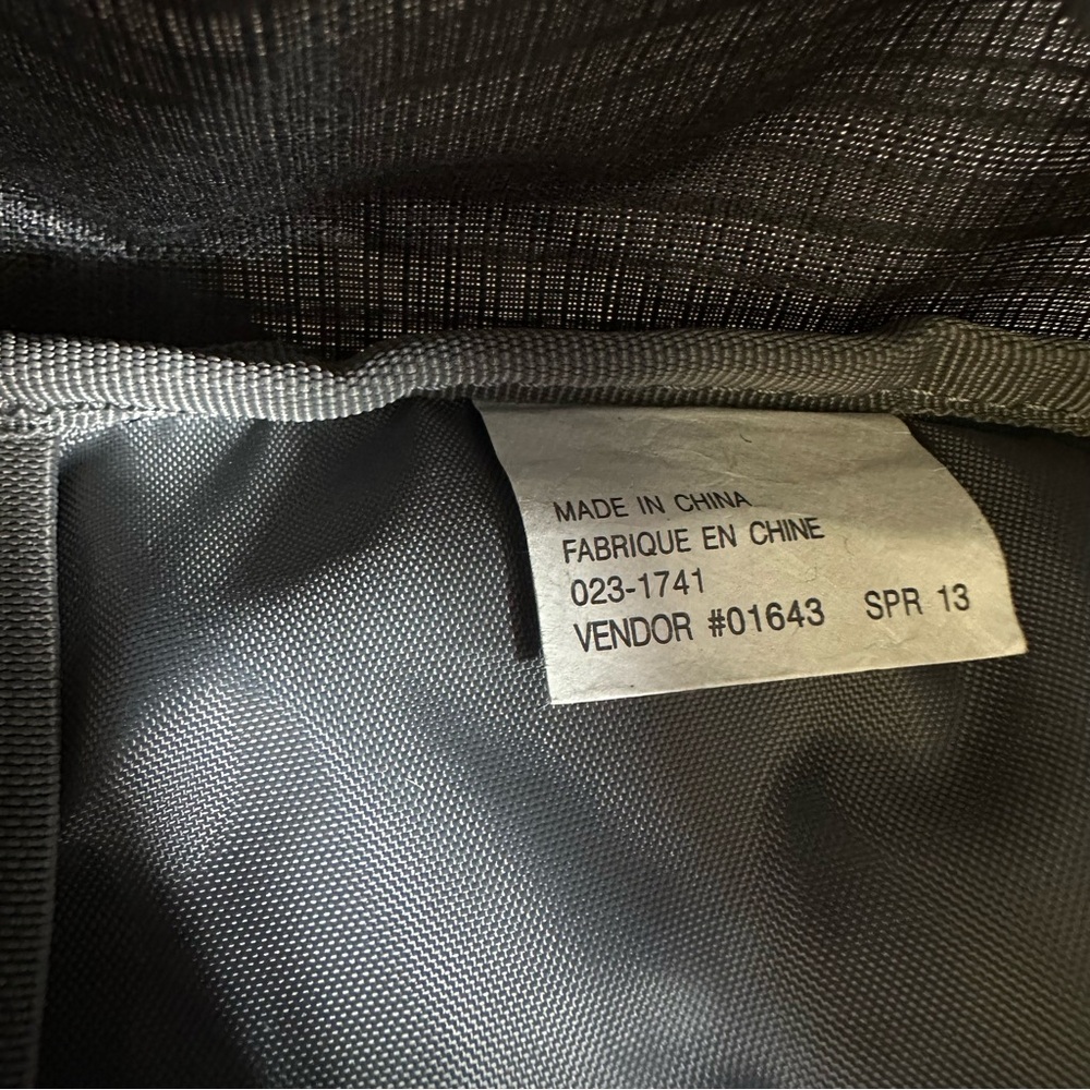 Eddie Bauer Ripstop Black & Blue Lightweight 8L Sling Pack - Picture 11 of 12